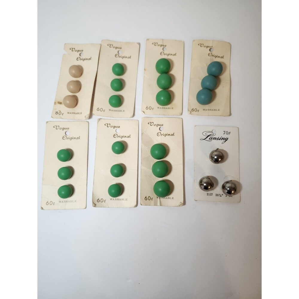 Lot Of 8 Vintage Cards Of Round Buttons